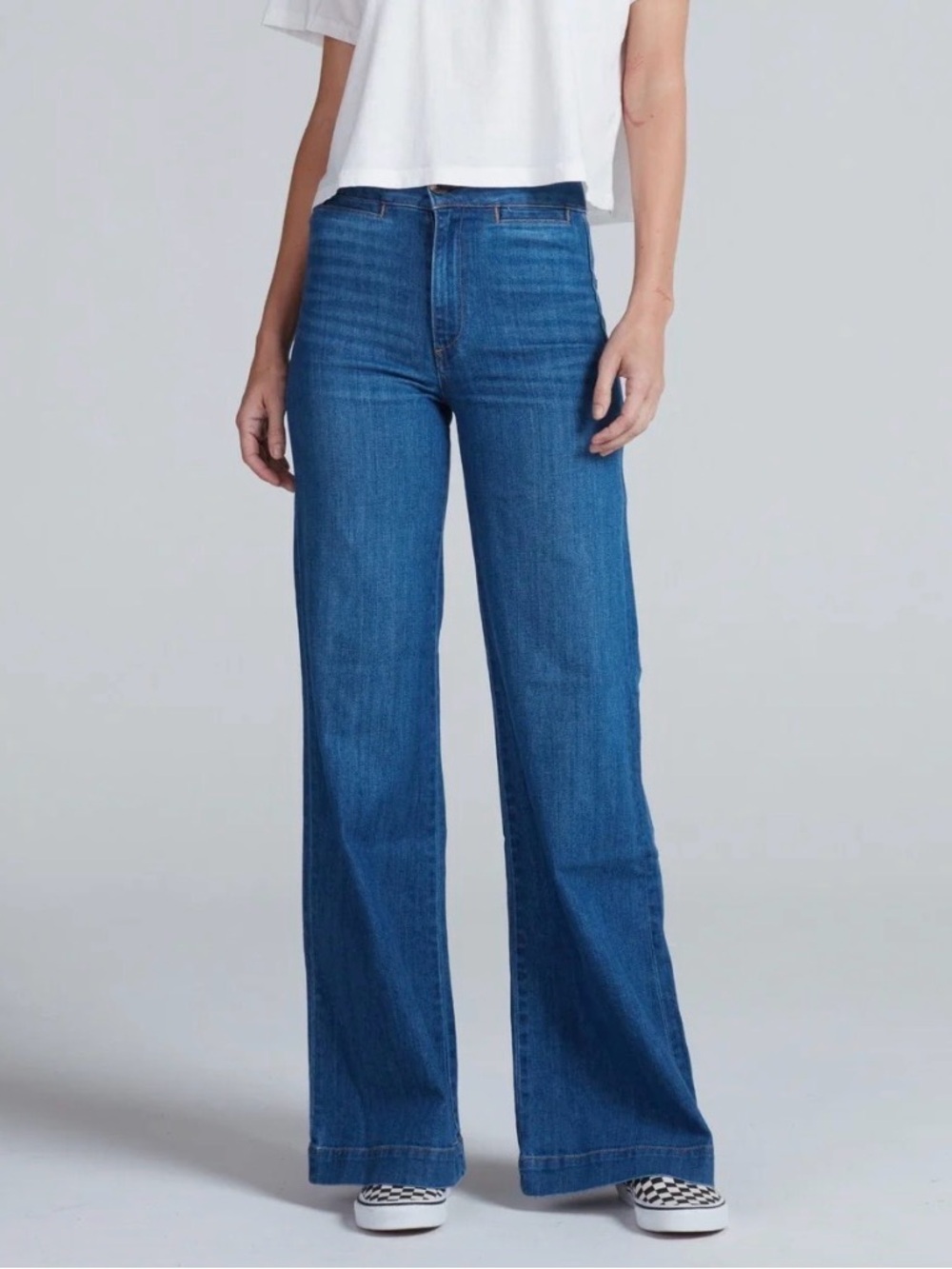Classic High-Rise Wide-Leg Jeans in Medium Blue